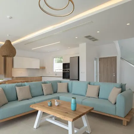 Kommosunset Villa *